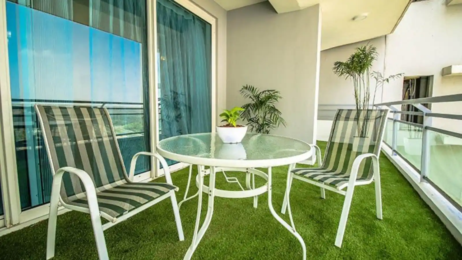 DLF-Belaire-Apartments-In-Sector-54-Gurgaon-Outside-sitting-Area